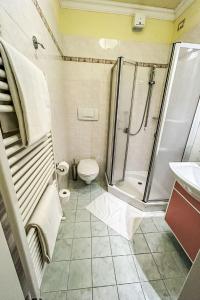 Et badeværelse på Apartment Piccola Italia-2 by Interhome + 7 billeder