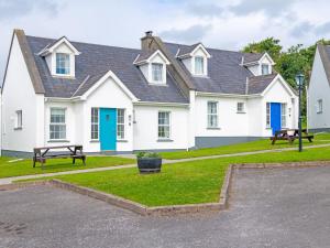 Fotografie z fotogalerie ubytování Holiday Home Dingle HC - S7 - TR4 No 13 by Interhome v destinaci Milltown
