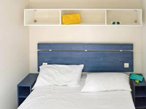 Ένα ή περισσότερα κρεβάτια σε δωμάτιο στο Holiday Home Happy Camp Mobil Homes in Riccione by Interhome +25 φωτογραφίες