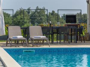 Bazén v ubytování Villa Paolo by Interhome nebo v jeho okolí + 40 fotografií