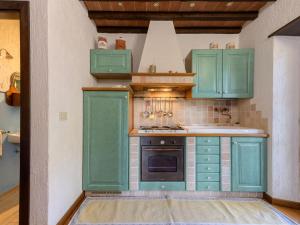 Kuchyň nebo kuchyňský kout v ubytování Holiday Home Sottopoggetto by Interhome