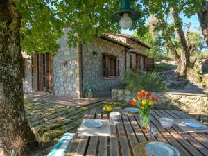 Zahrada ubytování Holiday Home Sottopoggetto by Interhome