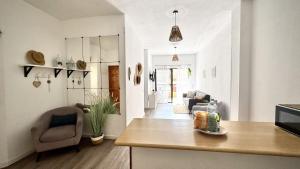 Χώρος καθιστικού στο Nacar Golden Sand Beach by Deihu Experiences