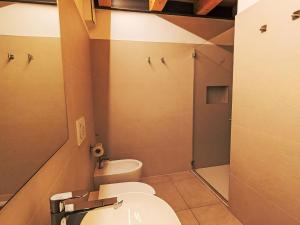 Ένα μπάνιο στο Apartment l'Isola by Interhome