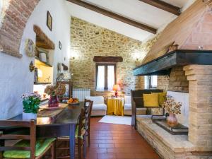 Posezení v ubytování Apartment Focolare by Interhome