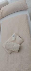 a towel sitting on top of a bed at Bergzauber Kniebis in Freudenstadt