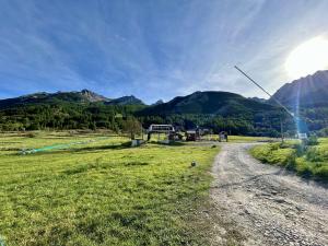 Foto dalla galleria di Appartement 3 pièces 7 pers avec parking à Monêtier-les-Bains - FR-1-330F-146 a Le Monêtier-les-Bains Altre 16 foto