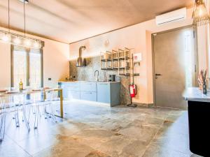 een grote keuken met blauwe kasten en een wastafel bij Apartment Michelle by Interhome in San Romano