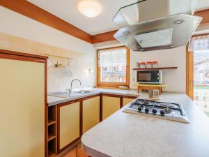 Kuchyň nebo kuchyňský kout v ubytování Apartment Ardoney-2 by Interhome + 32 fotografií