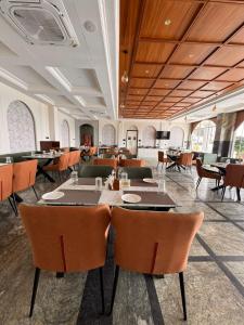 Restaurace v ubytování Hotel Mumbai House Pithampur
