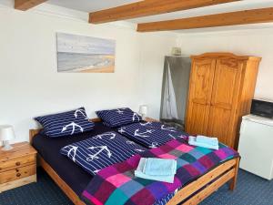 a bedroom with a bed and two pillows on it at Ferienhäuser Vogelsang in Sagard