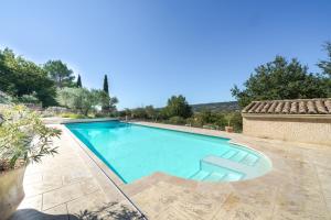 a swimming pool in a yard with a house at Le Baiser du Soleil - Piscine Privée in Mirabel-aux-Baronnies