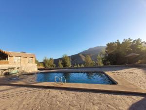 a swimming pool with a pair of wedding rings in it at Killapura in Los Andes