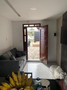 a living room with a bunch of bananas on a table at Casa para repouso in Mamanguape