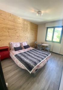 Ένα ή περισσότερα κρεβάτια σε δωμάτιο στο Studio à Gérardmer, les Dryades