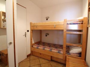 Ένα ή περισσότερα κρεβάτια σε δωμάτιο στο Studio spacieux 4 pers avec parking et lave-vaisselle - FR-1-572-93