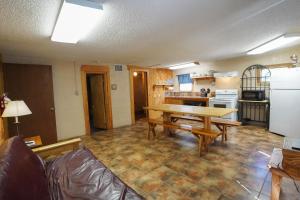 Cuisine ou kitchenette dans l'établissement Cypress Villa 1 6 autres photos