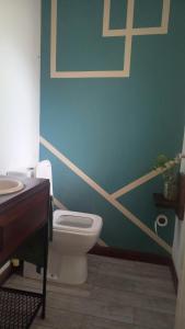 Et badeværelse på Casa - Chalet Santa Clara del Mar + 3 billeder