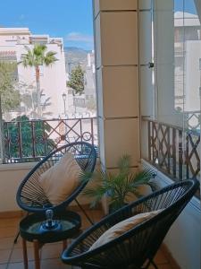 ネルハにあるSolnerjaの海の景色を望むバルコニー(椅子2脚付) +8枚の写真