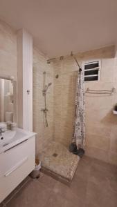 Et badeværelse på T3 Les Alizées