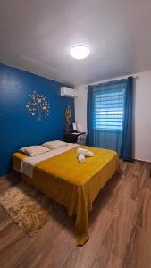 En eller flere senge i et værelse på T3 Les Alizées