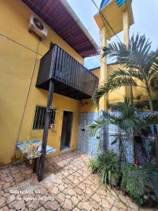 a building with a balcony on the side of it at Casa de Praia in Mosqueiro