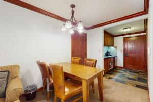 Køkken eller tekøkken på Resort at Squaw Creek's 319