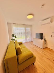 TV a/nebo společenská místnost v ubytování AmSee18