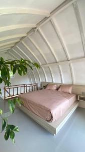 a bed in a room with a white ceiling at Mimpi Manis Villas in Tetebatu