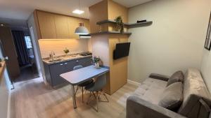 a living room with a couch and a table at Bahamas 357 - Com Garagem Coberta Gratúita in Águas Claras +3 photos