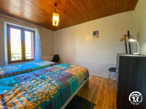 Postel nebo postele na pokoji v ubytování Le Square des Fleurs + 7 fotografií