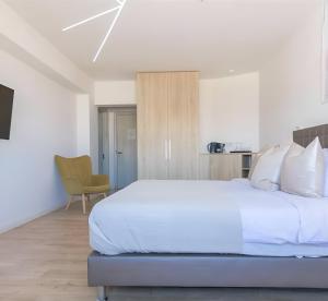 Postel nebo postele na pokoji v ubytování Plateia Suite Brillante + 2 fotografie
