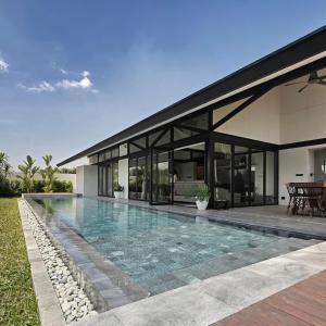 Swimmingpoolen hos eller tæt på 913 Luxury Pool Villa Khaolak