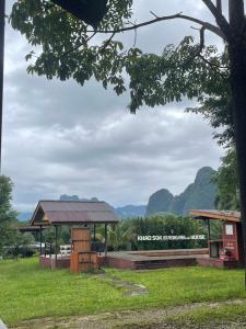 Příroda nedaleko prázdninového areálu