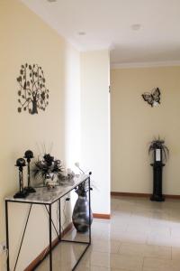 a room with a table with plants on the wall at AL Novavista by BPX in Madalena