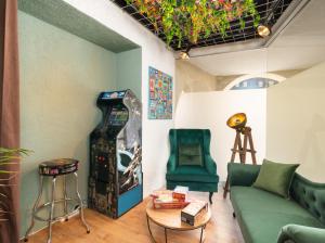 Χώρος καθιστικού στο Leone Stays - Golden Castle Loft