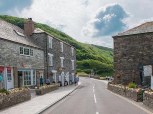 an empty street in a small town with buildings at 2 bed in Holsworthy 91755 in Holsworthy