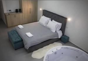 Postel nebo postele na pokoji v ubytování Plateia Suite Deluxe