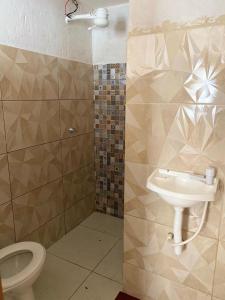 a bathroom with a toilet and a sink at Hospedaria Dona Alice in Lençóis