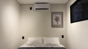 a white room with a bed and a air conditioner at You Smart Flats in Formosa