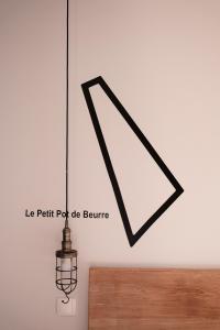 Et logo, certifikat, skilt eller en pris der bliver vist frem på Hôtel Ar Iniz + 46 billeder