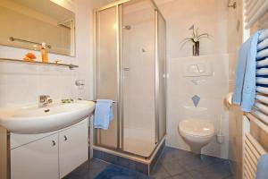 Et badeværelse på Appartements Obermairhof
