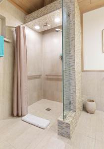 Koupelna v ubytování Twin Palms Resort + 7 fotografií