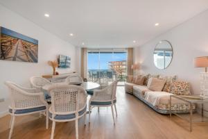 Ruang duduk di Gandia Tropicana Suite