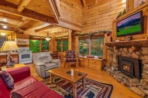a living room with a fireplace in a log cabin at In the Pines. Great location. Privacy in Hornet