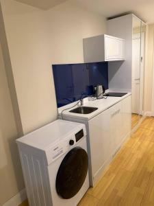 Η κουζίνα ή μικρή κουζίνα στο Orbi City rooms