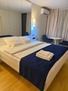 Ένα ή περισσότερα κρεβάτια σε δωμάτιο στο Orbi City rooms