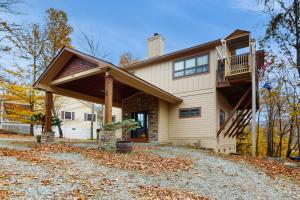 a house with a porch and a balcony at Eagle Rock in Beech Mountain