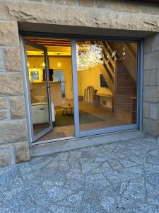 Facaden eller indgangen til Petit Gîte Quartot REVILLE