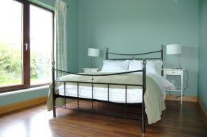 Ένα ή περισσότερα κρεβάτια σε δωμάτιο στο Luxury house on the Wild Atlantic Way